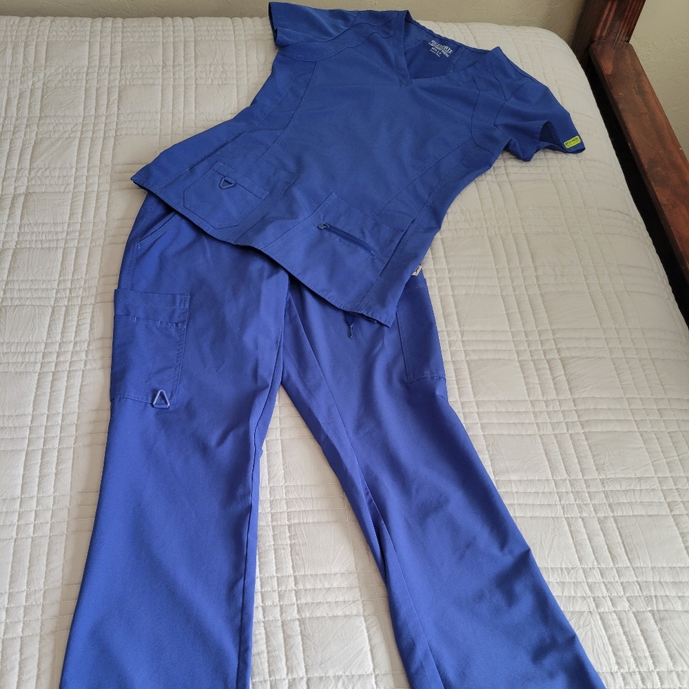 MedCouture Activate scrub set